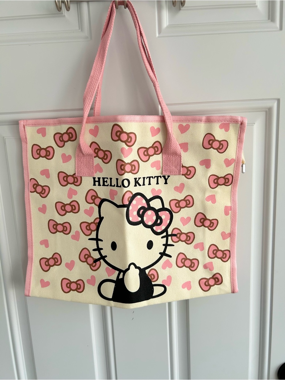 NWOT Sanrio Hello Kitty Canvas Bag Pink Handles Trim Bows Pattern Zipper